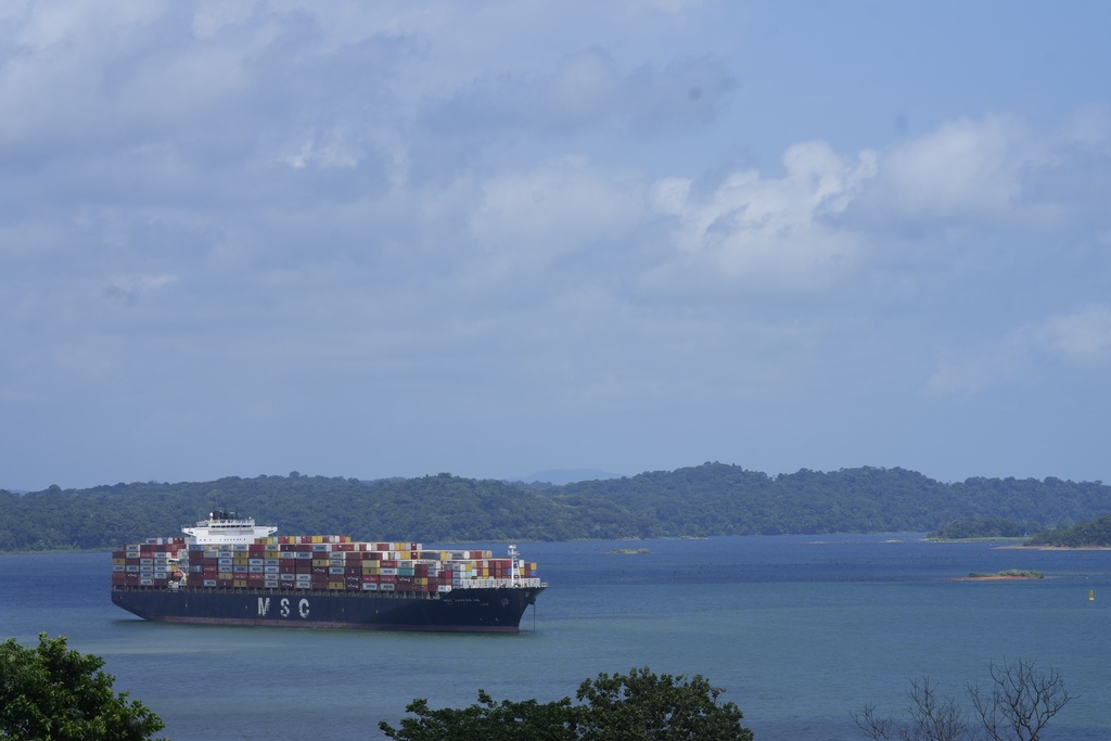Ограниченията за придвижване приети от управата на Панамския канал поради