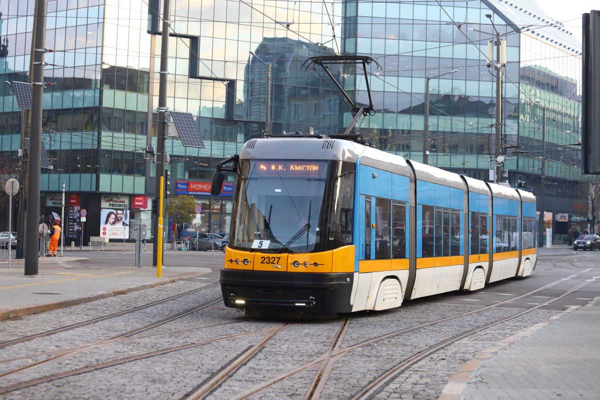 Официално от днес стартира движението на столичния трамвай №5 от