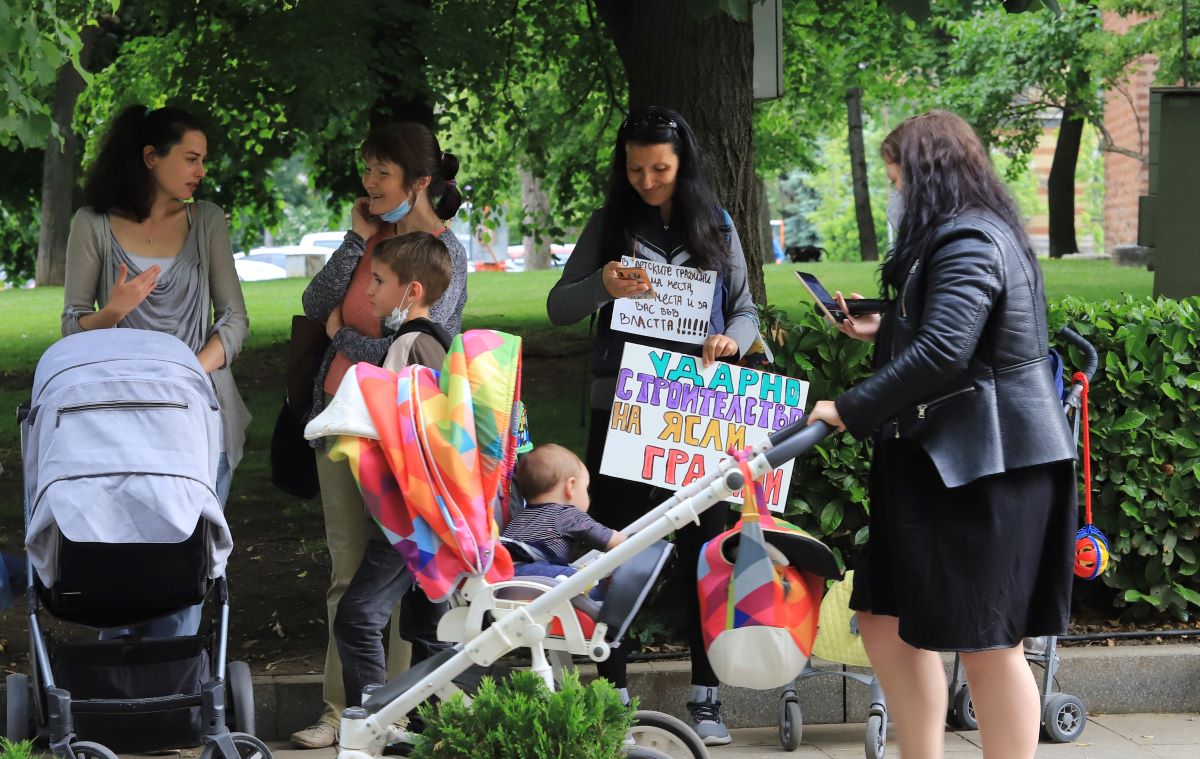 Roditeli Protest Detska Gradina Deca Kolichki BGNES
