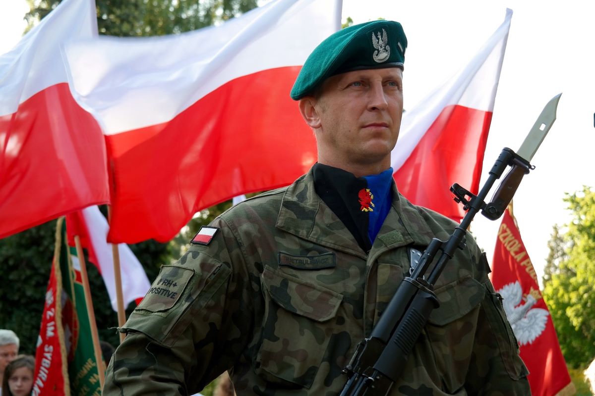 Полша ще увеличи броя на войските си по границата с
