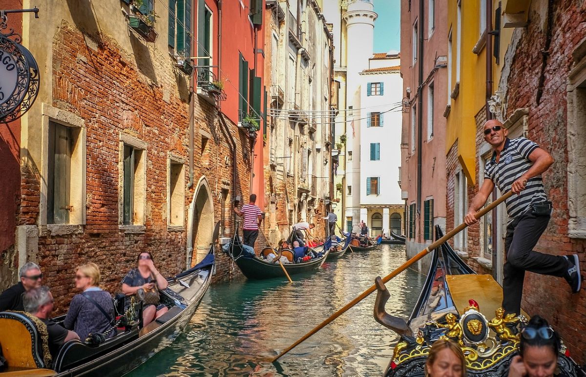 Във Венеция в разгара на сезона туристите често са повече