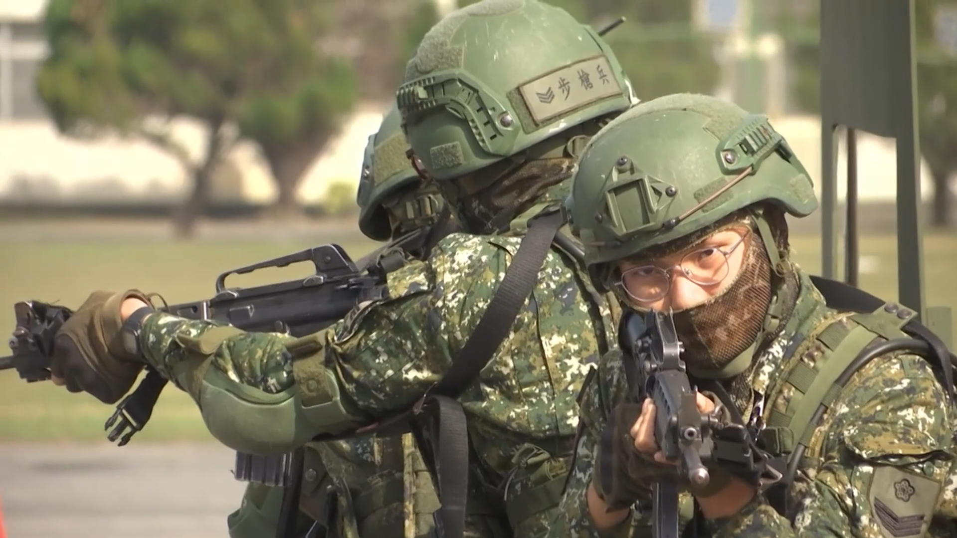 Армията на Тайван провежда двудневни учения с бойни стрелби. Целта