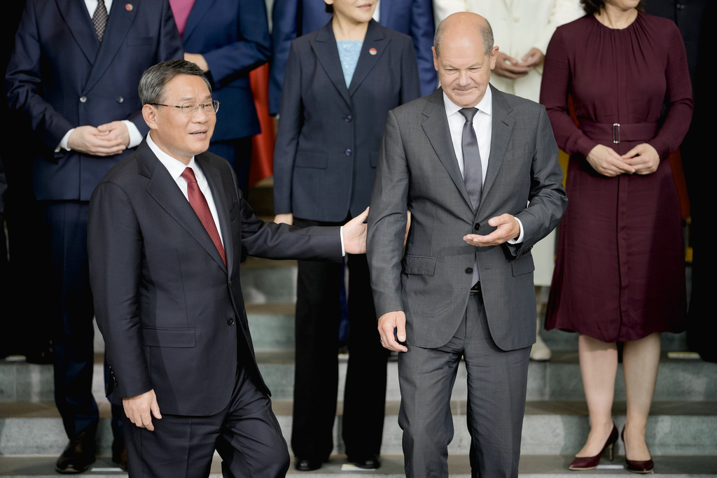 Първа визита зад граница на новия китайски премиер Ли Цян