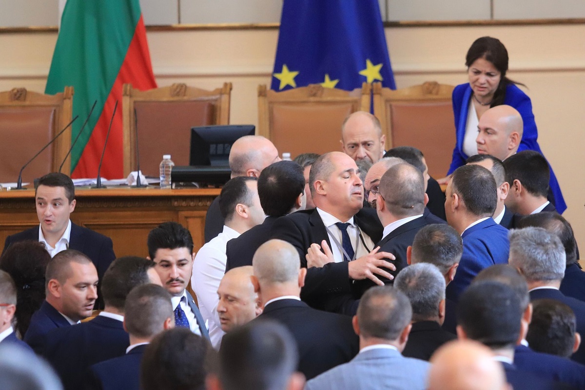 Депутатът от ПП Явор Божанков нарече Цончо Ганев и Костадин