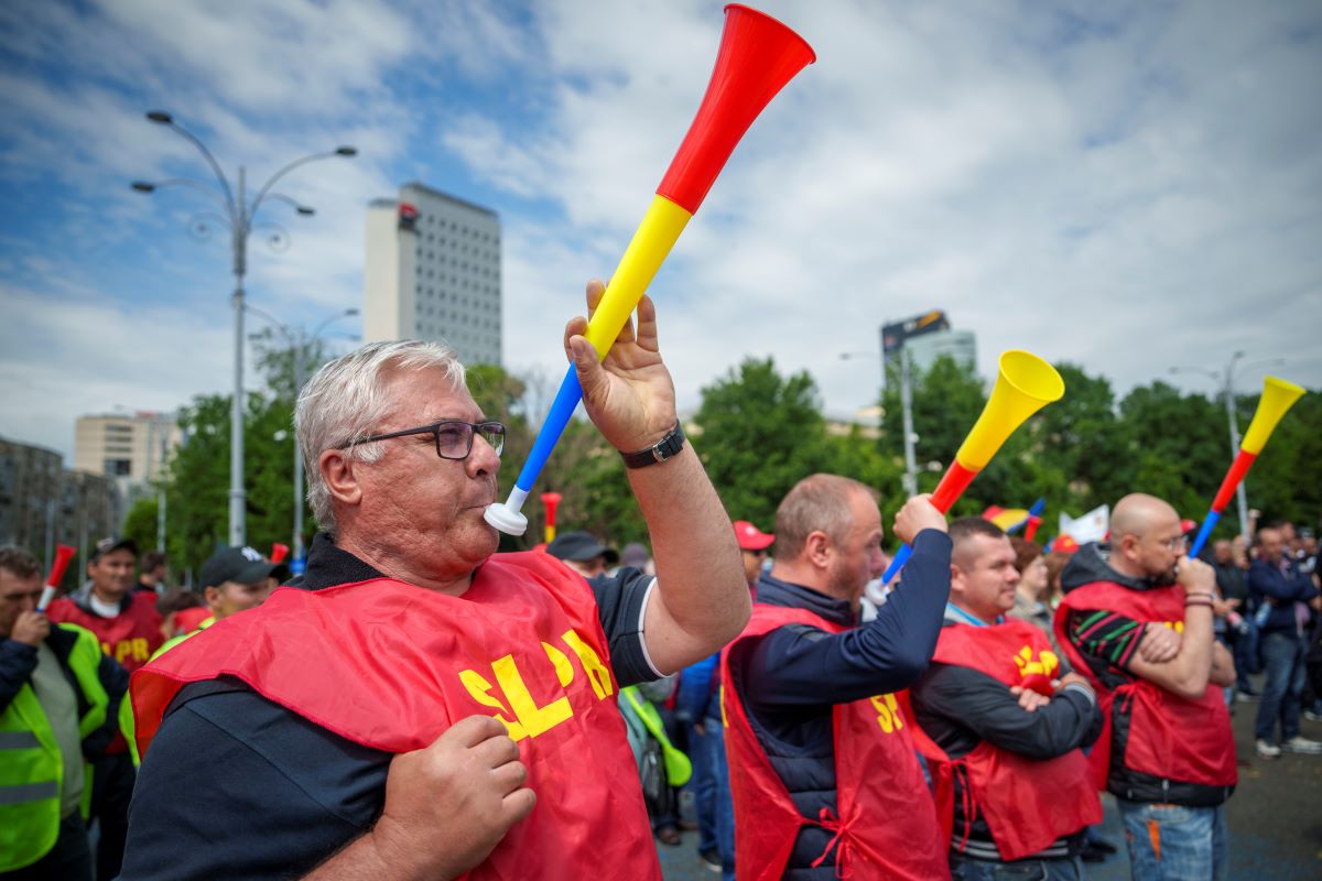Национален профсъюз изведе на улицата хиляди румънци които поискаха по
