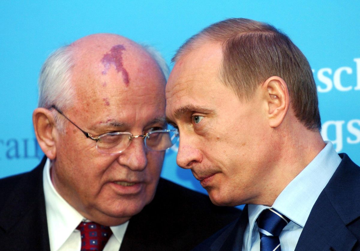 Putin Gorbachev Ap