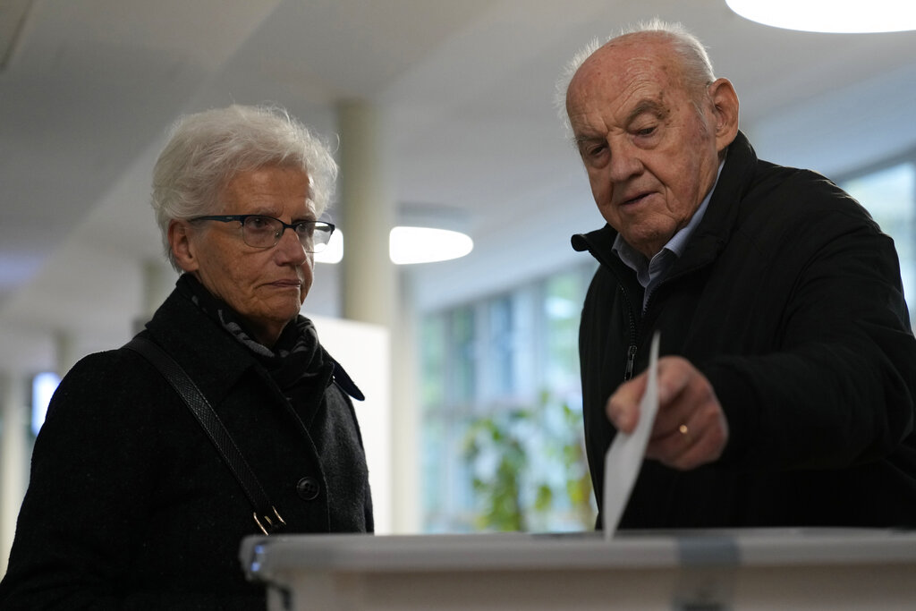Словенците гласуват на балотаж за нов президент Бившият външен министър Анже
