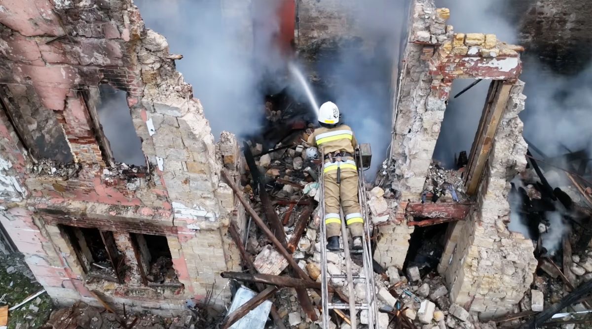 Руски въздушни удари убиха двама души и раниха други трима