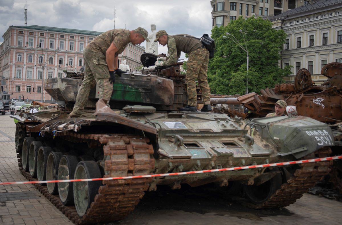 Украинските сили продължават да се противопоставят на руските усилия да