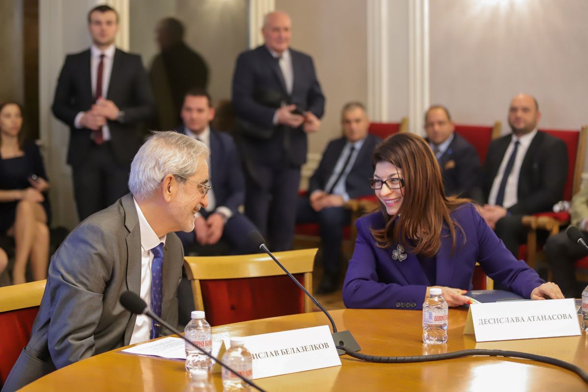 Председателят на парламентарната група на ГЕРБ Десислава Атанасова беше избрана