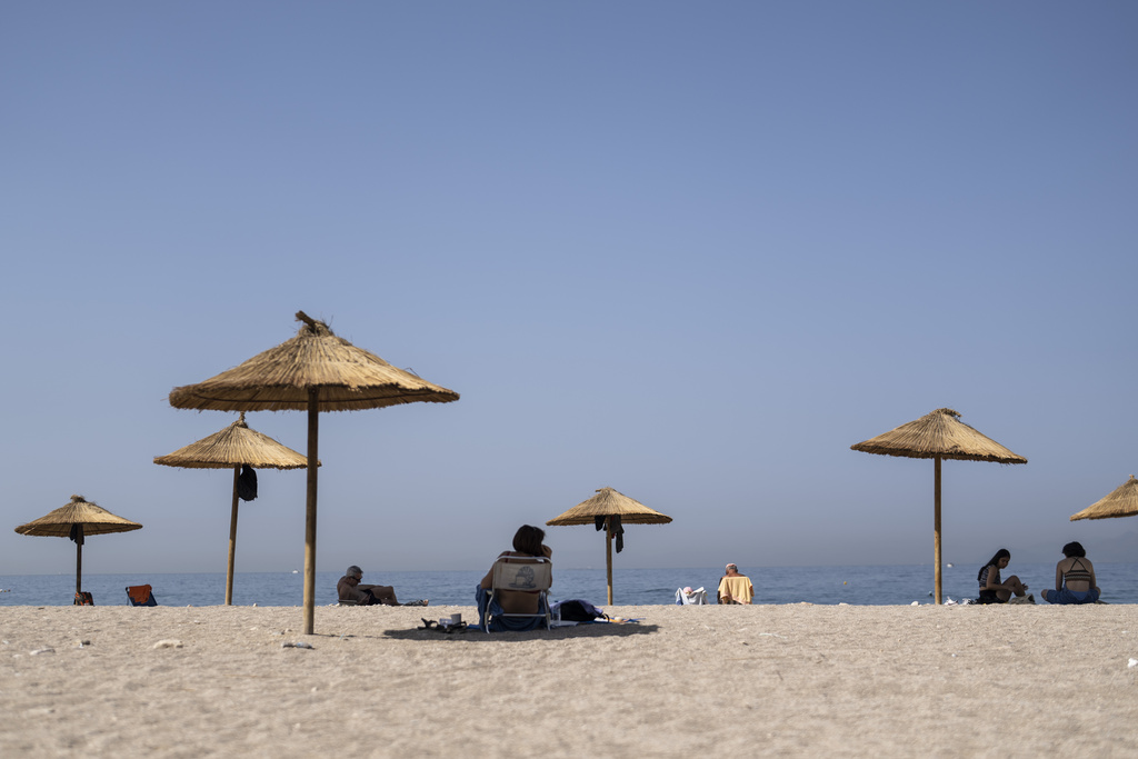 Гърция забрани на деца да пребивават по плажовете между 12