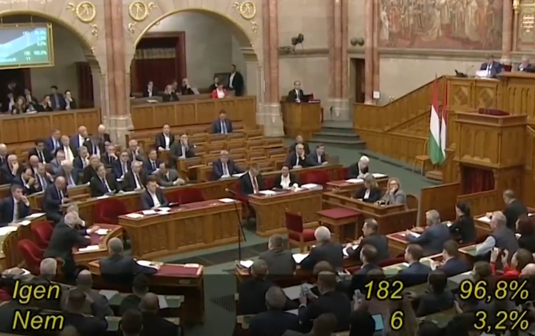 Унгарският парламент одобри закона който позволява на Финландия да стане