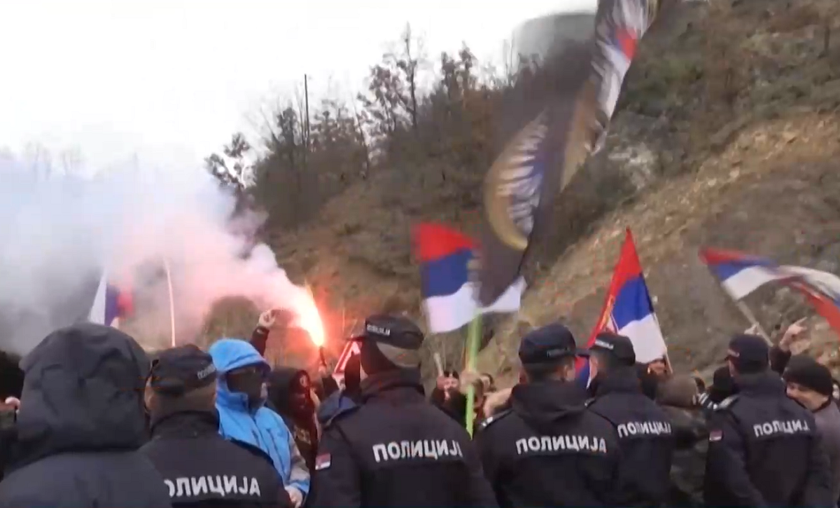 Протест на сърби националисти се проведе до граничния пункт Ярине