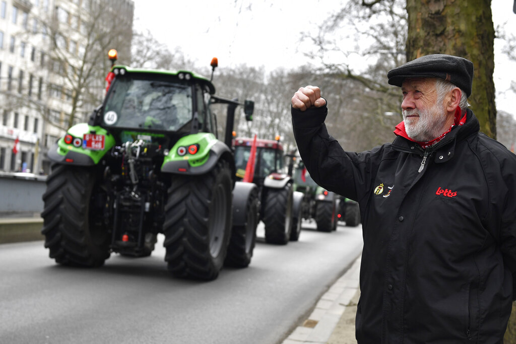 Германски фермери блокираха основни пътища водещи до ключови магистрали в