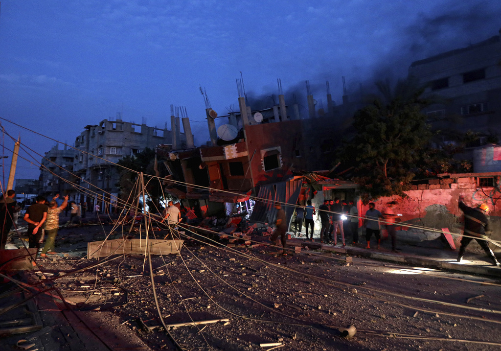 Експлозии огласиха нощното небе над Ивицата Газа в ранните часове