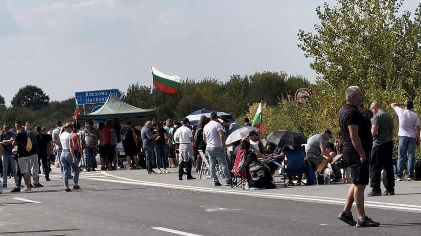 Снимка: В ден четвърти от блокадите: Сблъсъци между полиция и протестиращи край Стара Загора