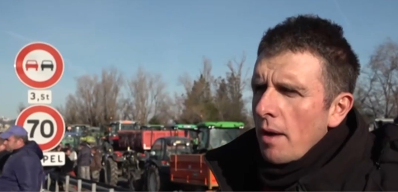 Колона от около 200 трактора се насочва от югозападна Франция