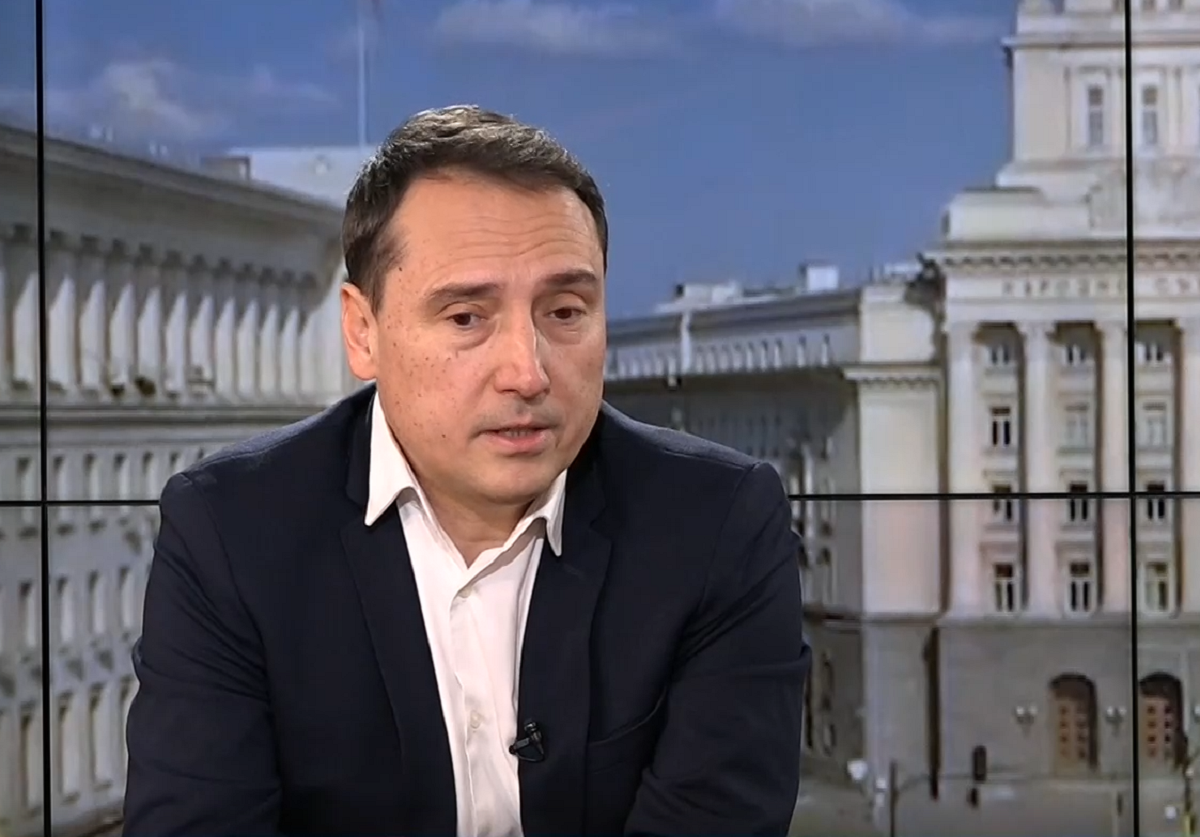 Политическа стабилност в България не може да има през следващите две години Това прогнозира социологът Дорбомир Живков