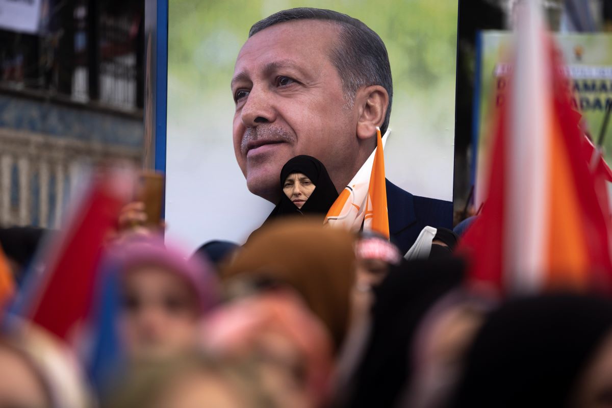 Erdogan Miting Turcia Zhena Zabradka Izbori AP