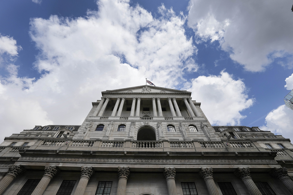 Английската централна банка повиши основните лихвени проценти с 25 базисни