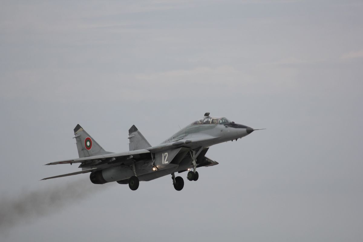 Шест двигателя за самолети МиГ-29 търси за закупи Министерството на