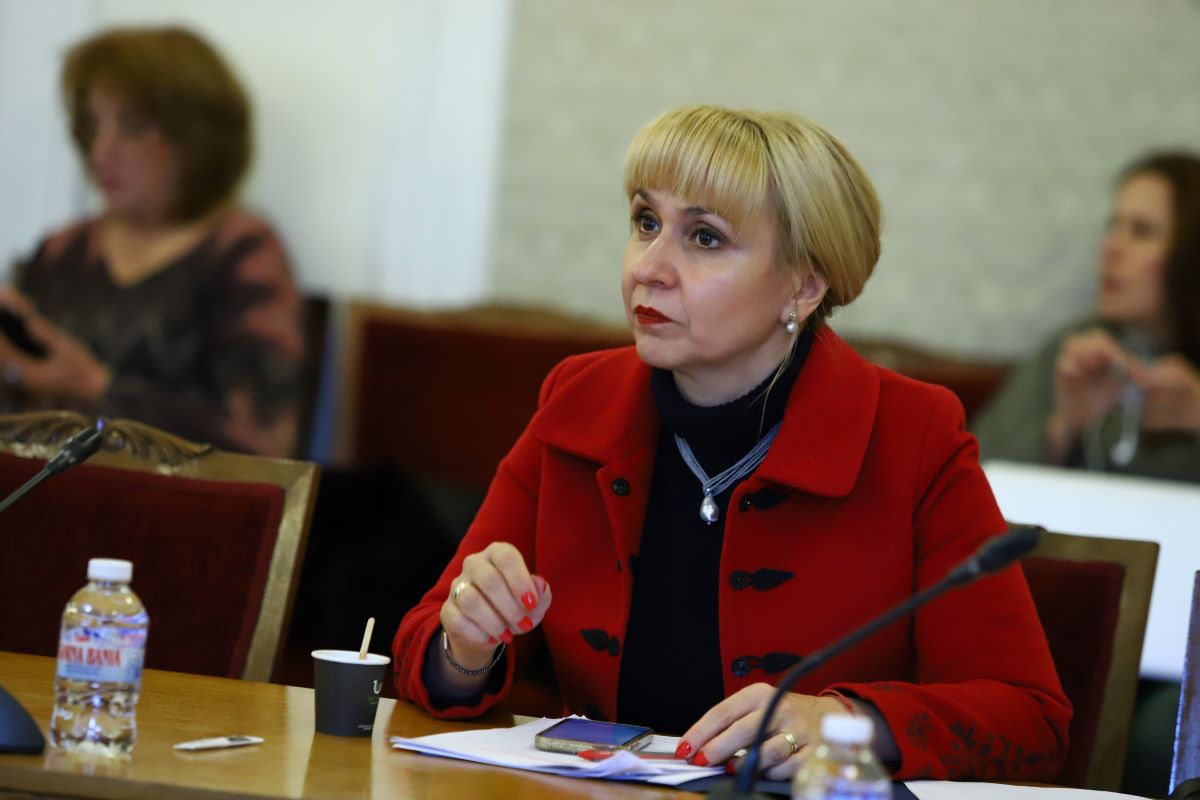 Националният омбудсман Диана Ковачева сезира главния прокурор служебния здравен министър