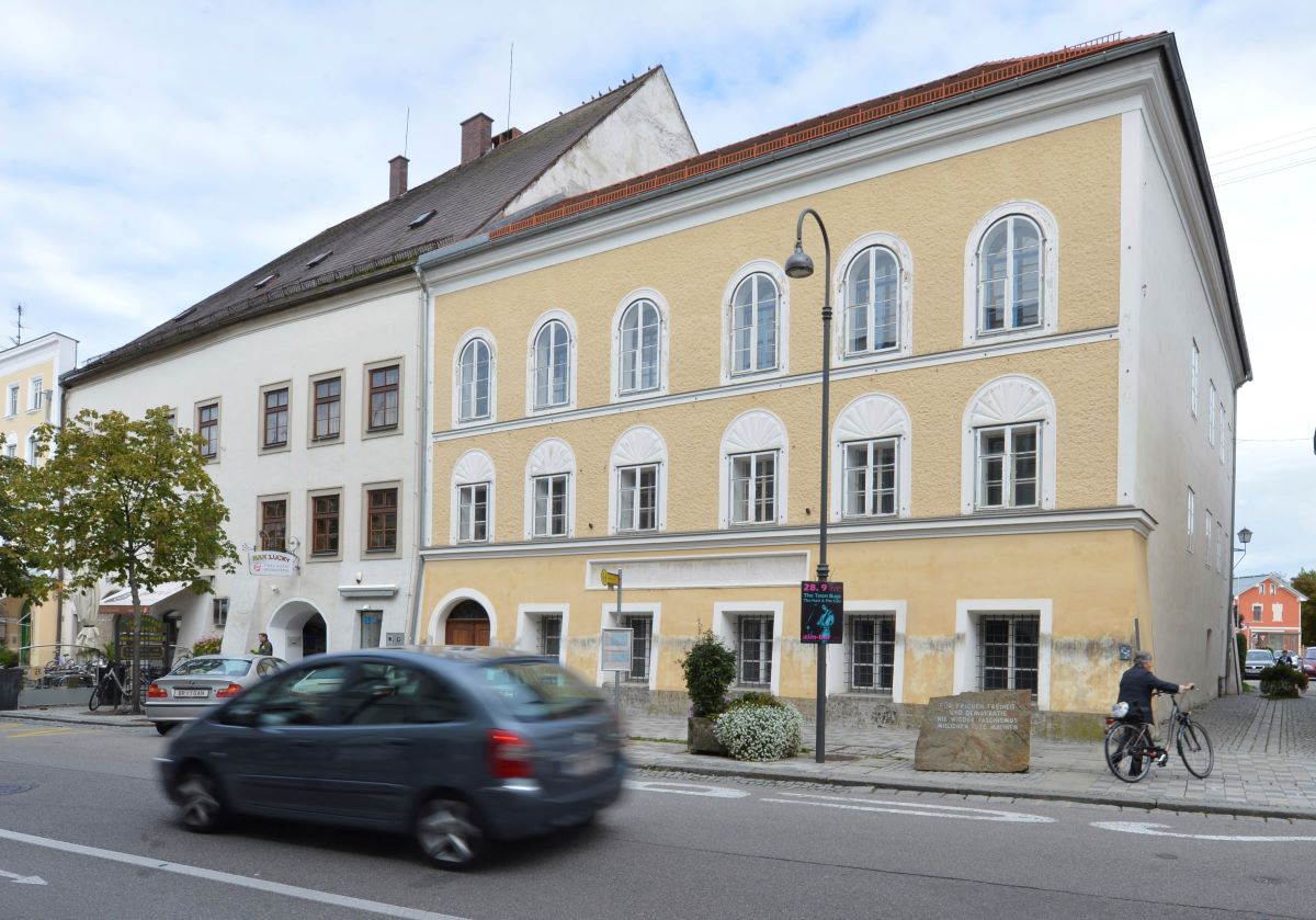 В австрийския град Бранау местните власти започнаха работа по превръщането