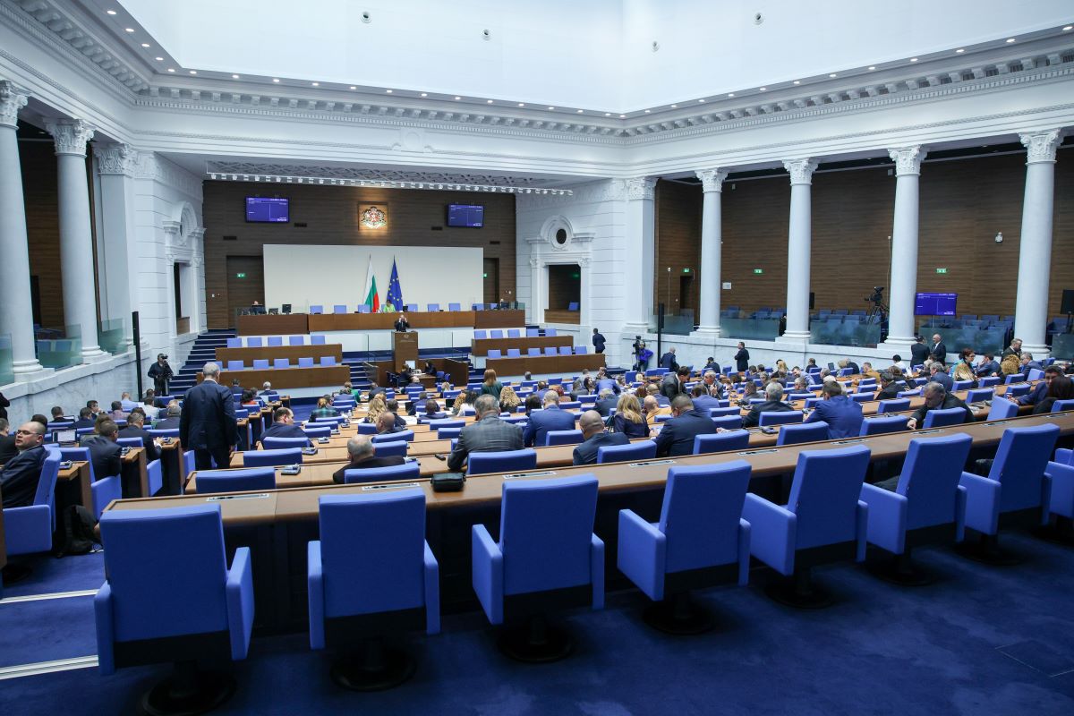 Народното събрание с извънредно заседание депутатите гласуват на второ четене пакета
