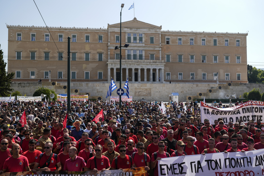 Хиляди държавни служители в Гърция не отидоха на работа днес