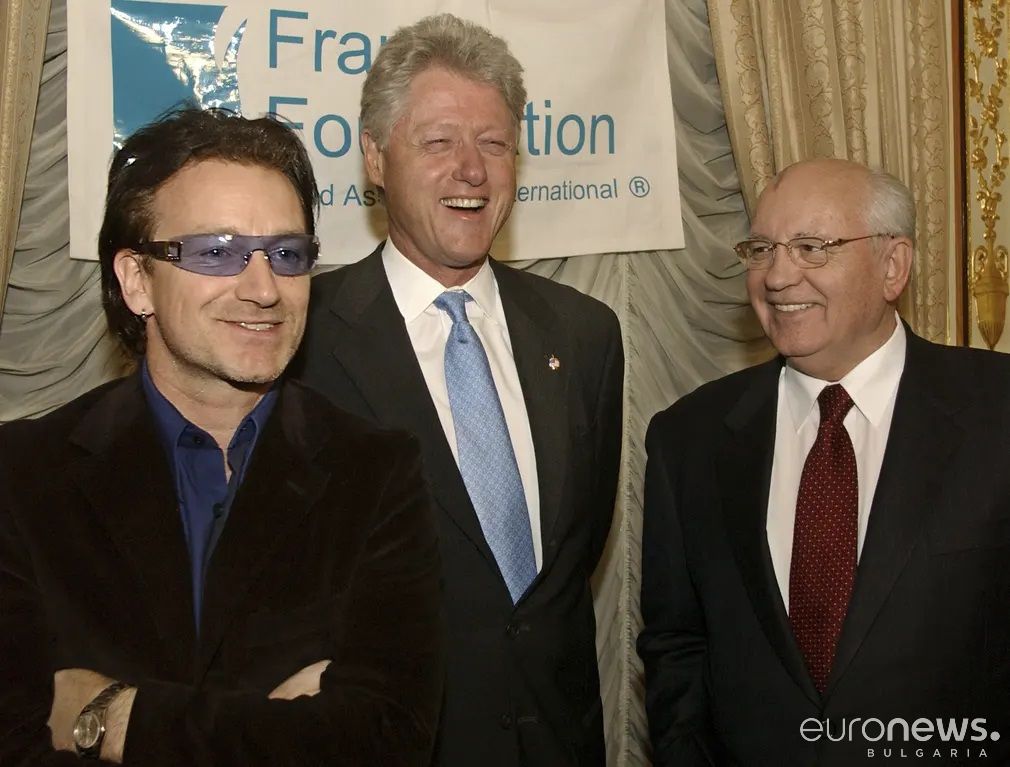  Bono Gorbachev Clinton 