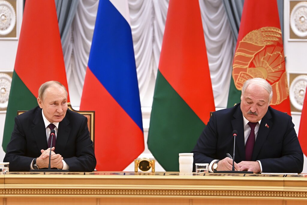 Руският президент Владимир Путин се срещна с беларуския си колега