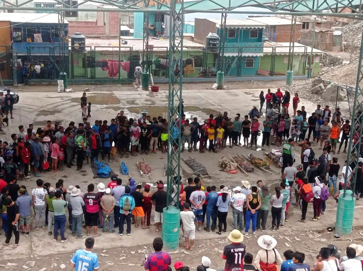 Най малко 36 души са загинали при смъртоносни свлачища в Перу