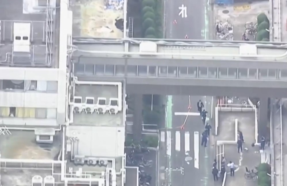 Двама души са били ранени при стрелба в болница в централния японски