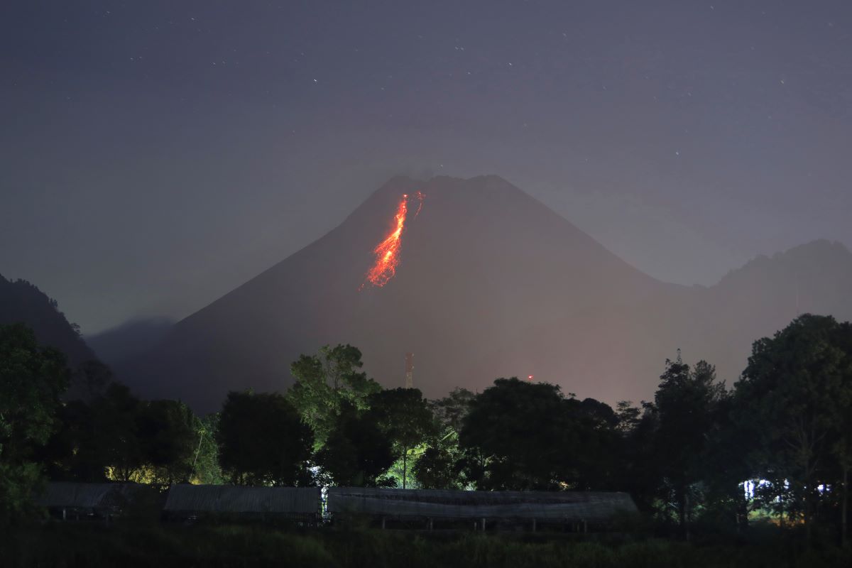 11 катерачи са открити мъртви след изригването на вулкана Мерапи