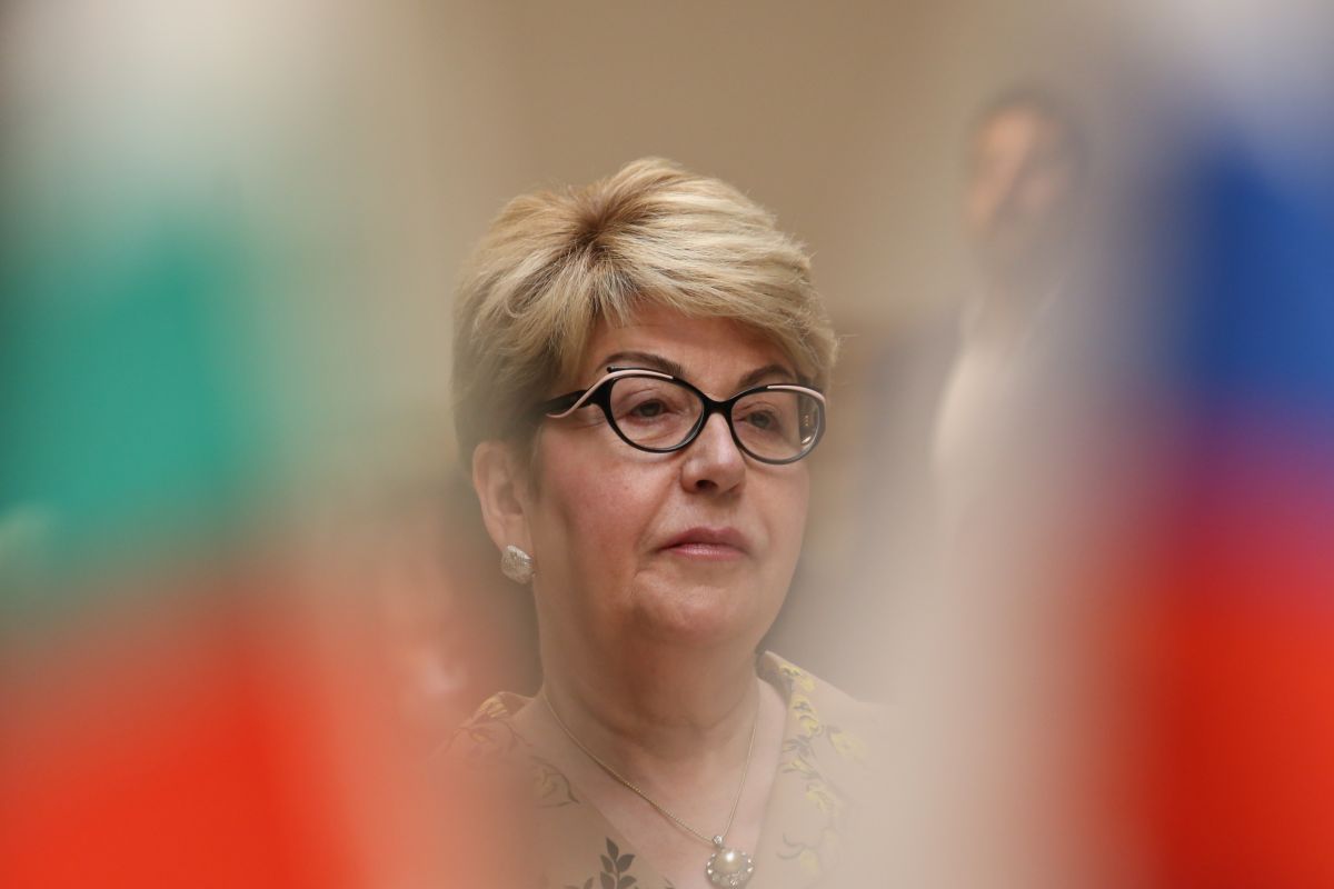Посланикът на Русия Елеонора Митрофанова и временно управляващият посолството на
