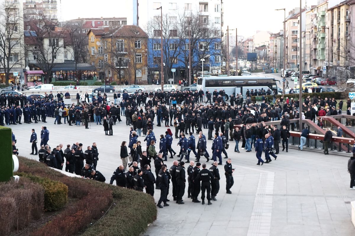 На фона на напрежението около Луковмарш - две шествия се проведоха в столицата. Антикомунистическа демонстрация под надслов Марш на