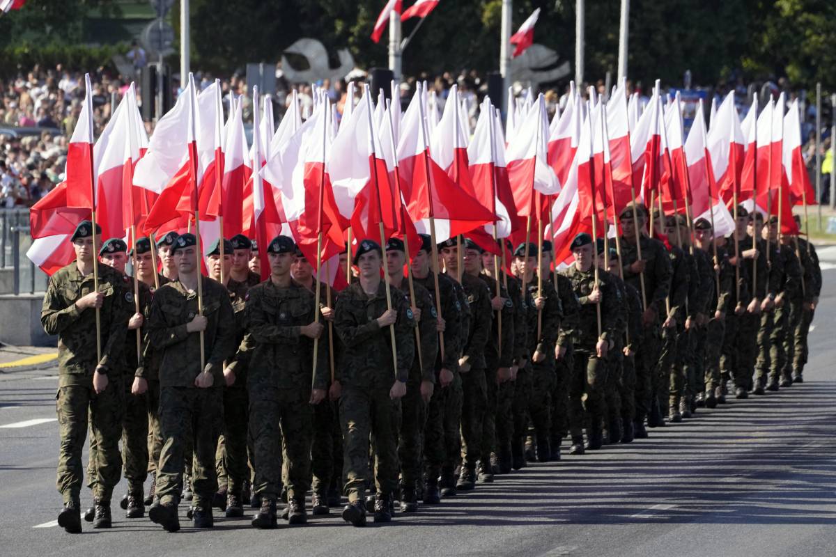  Poland Defense Parade 23227523683642 