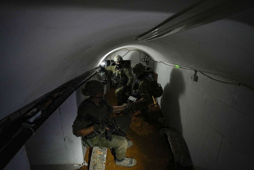 Израелската армия твърди че е открила тунели под главния щаб