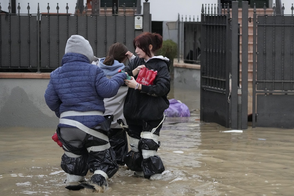Бурята Кийрън връхлетя Италия, а броят на жертвите на в