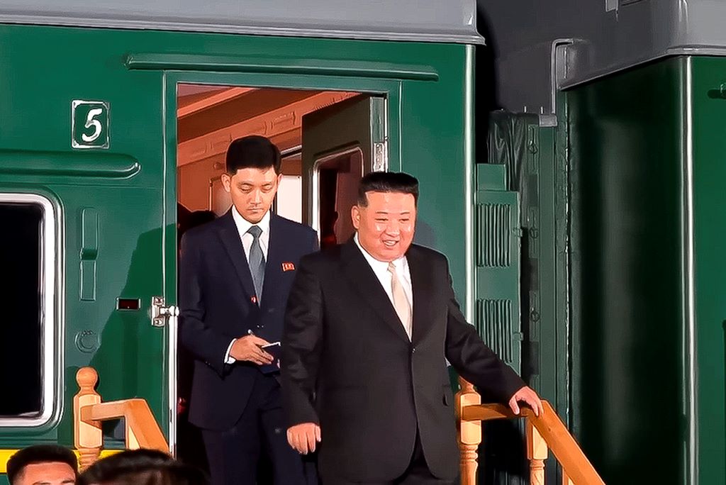 Севернокорейският парламент записа статута на КНДР като ядрена сила в