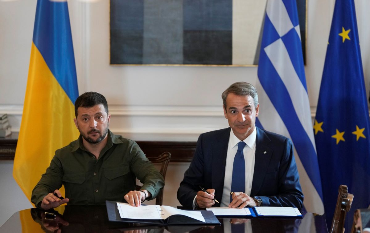 Премиерът на Гърция Кириакос Мицотакис съобщи че той и президентът