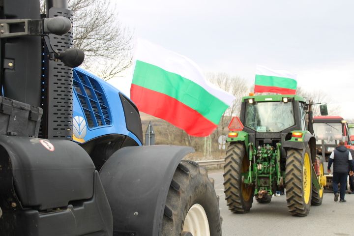 Протестът на земеделските производители продължава четвърти ден Очаква се те да блокират основни пътища в