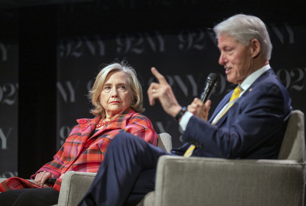 Bill Clinton And Hillary Clinton In Conversation 23126854796861