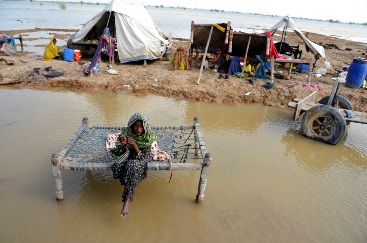 Наводненията в Пакистан са убили 458 деца което е около