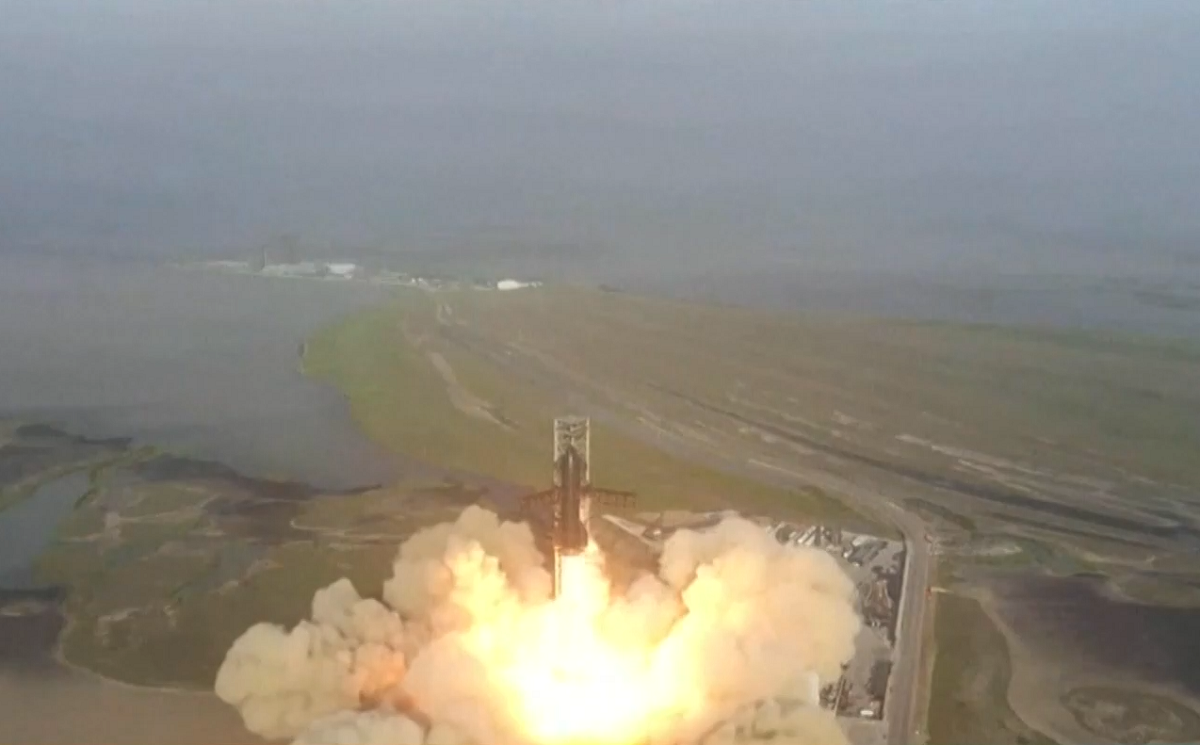 SpaceX насрочи ново излитане на ракета от програмата за сателитен