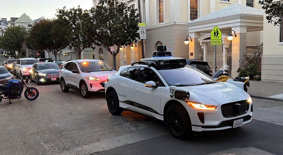 Властите в Калифорния гласуваха да увеличат автономните таксита в Сан