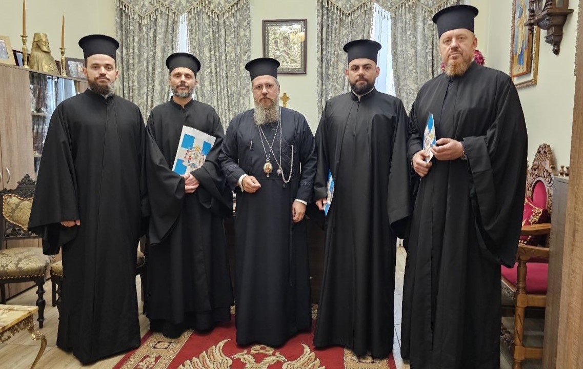 Българските свещеници които патриарх Неофит назначи преди дни в храм