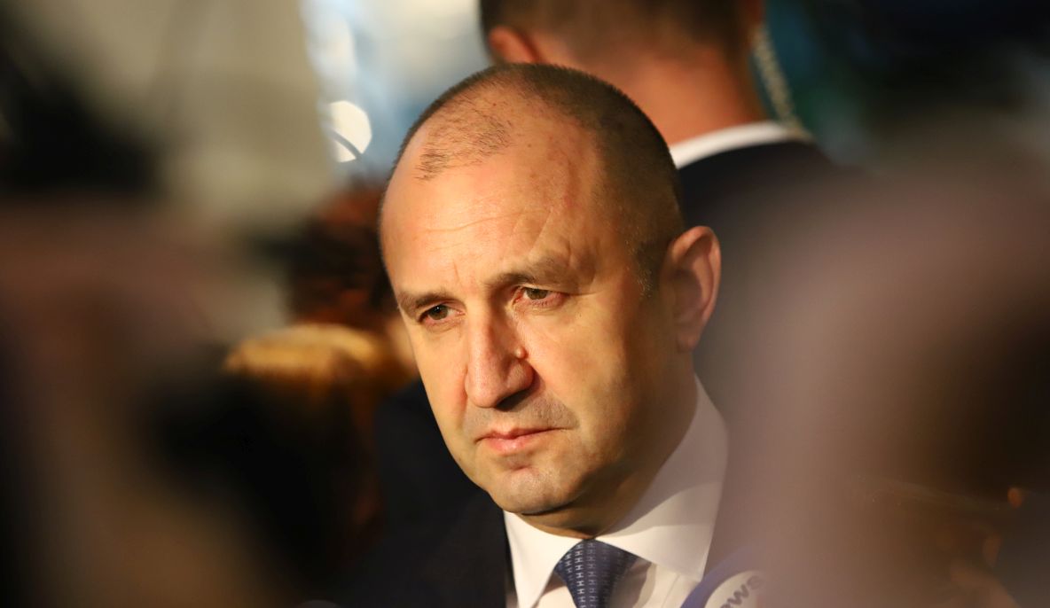 Президентът Радев да спре решението за изпращане на български военнослужещи