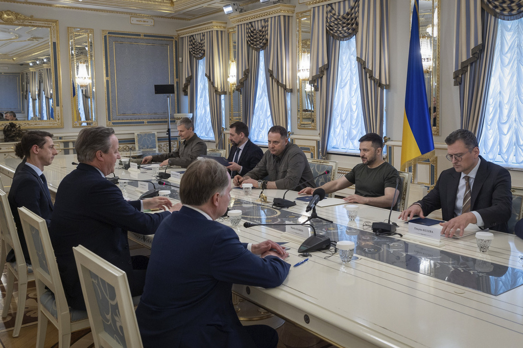 Лондон и Киев преговарят 100 годишно партньорство за сигурност Споразумението има