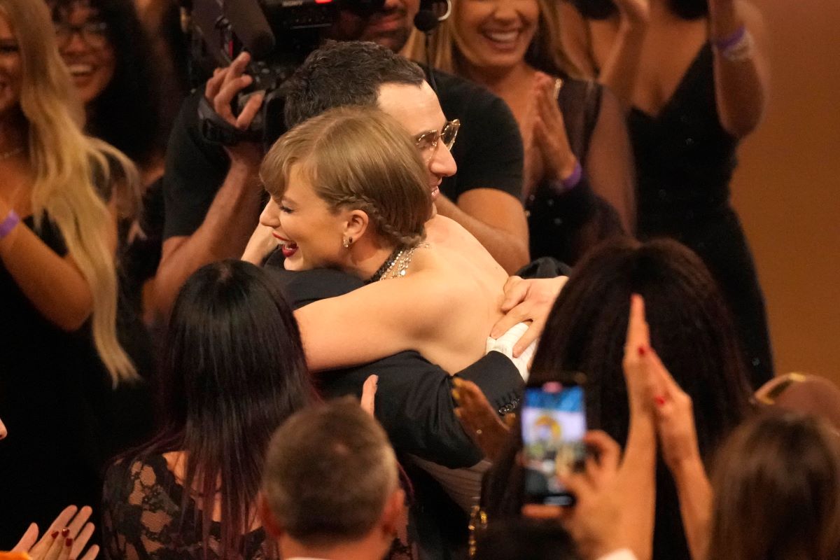 На пищна церемония в Лос Анджелис бяха раздадени 66 ите награди Грами  Тейлър Суифт превзе